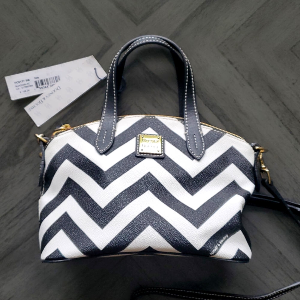 Dooney & Bourke Black and White Chevron Crossbody Bag - Picture 13 of 16